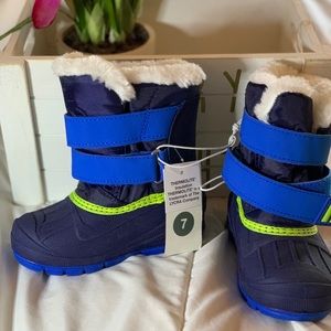 CAT & JACK. snow boots size 7 NEW! TODDLER BOY